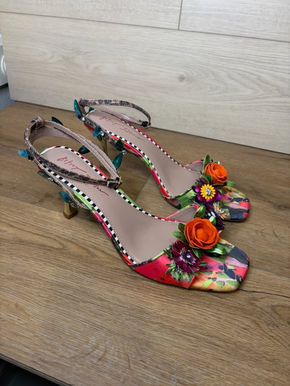 Betsey Johnson Karra Red Green Floral Heels Shoes Size 11
